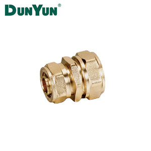 Raccords à <span class=keywords><strong>compression</strong></span> en laiton de haute qualité Surface lisse pour raccords de tuyauterie de plomberie à haute pression - Product Image 2