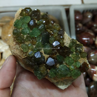 Vert Grenat Démantoïde rugueuse spécimen de cristal