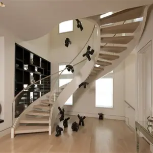Современный дизайн, стеклянные перила, изогнутые деревянные лестницы для помещений