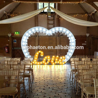 Lettre géante en forme de cœur illuminée par LED avec cadre en métal pour décorations de mariage