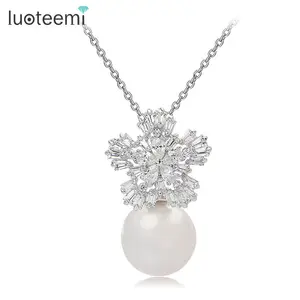 LUOTEEMI Hot Sale Elegant Created Sea Shell Pearl With CZ Snowflake Flower Pendant Necklace