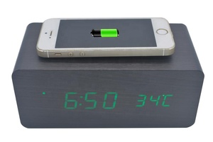 นาฬิกาปลุกอัจฉริยะแบบตั้งโต๊ะไม้ พร้อมที่ชาร์จไร้สายแบบเร็ว ดีไซน์ใหม่สุดล้ำ พร้อมไฟ LED ปรับความสว่างได้ ควบคุมด้วยเสียง - Product Image 5