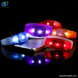 สร้อยข้อมือตบไฟ LED สำหรับงานปาร์ตี้เซ็นเซอร์เสียงและเซ็นเซอร์การเคลื่อนไหว