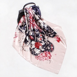 Sciarpa di seta floreale da 90cm con stampa digitale di moda in materiale satinato con grande copricapo quadrato - Product Image 3