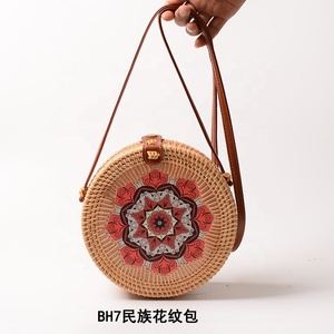 Sac Mini en Paille de Rotin à Imprimé Floral Sac Bandoulière Sac de Plage avec Longue Sangle - Product Image 5