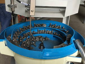 Alimentador Automático de Tuercas, Sistema de Alimentación de Tuercas y Máquina Automática de Soldadura de Tuercas, Máquina de Soldadura de Pernos - Product Image 4