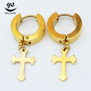 <span class=keywords><strong>Orecchini</strong></span> a Cerchio in Acciaio Inossidabile <span class=keywords><strong>da</strong></span> <span class=keywords><strong>Uomo</strong></span> con Design a Croce Pendente per Matrimoni, Feste o Idea Regalo per Fidanzamento - Product Image 3