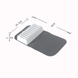 Alfombrilla de plástico segura para cuchillos en cajón con ranura de agarre suave en Color gris, soporta hasta 11 cuchillos - Product Image 3