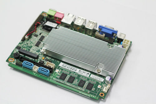 La placa base industrial, placa de escritorio con procesador intel gma 3150( cpu integrado) apoyo 18 poco lvds