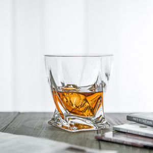 <span class=keywords><strong>Carafe</strong></span> à whisky torsadée en <span class=keywords><strong>cristal</strong></span> sans plomb NOVARE 800 ml avec logo personnalisé pour usage domestique, style bohème - Product Image 3