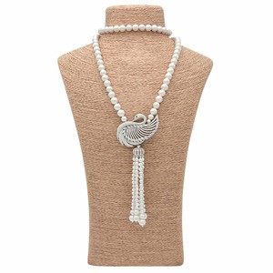 Collar de perlas de concha de buen diseño - Product Image 1