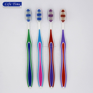 OEM diseño hermoso <span class=keywords><strong>grupo</strong></span> de edad adulta casa uso manual cepillos cepillo de dientes con limpiador de lengua - Product Image 1