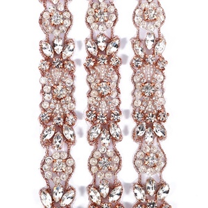 Gli accessori all'ingrosso della disposizione del cristallo di rocca di bling cucono sulla cinghia di cristallo bianca del <span class=keywords><strong>vestito</strong></span> da cerimonia nuziale di applique del corpetto della correzione a caldo <span class=keywords><strong>per</strong></span> il <span class=keywords><strong>vestito</strong></span> da sposa RH9 - Product Image 3
