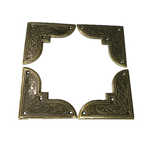 Protector de Esquinas Metálico Plano de Bronce Antiguo de 44 mm para Cajas de Madera, Suministro de Fábrica - Product Image 1