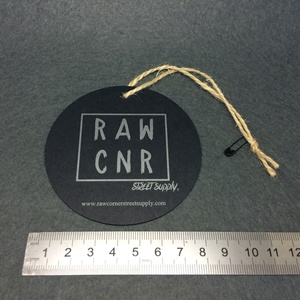 थोक कस्टम मुद्रित कपड़े काले मैट cardstock टैग लटका, कपड़ों के लिए Hangtag खुद लोगो - Product Image 2