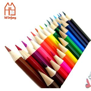Ensemble de <span class=keywords><strong>crayons</strong></span> de couleur personnalisé pas cher 12/24 Darwing paquet de <span class=keywords><strong>crayons</strong></span> de couleur en bois pour enfants dans une boîte en papier kraft cadeau promotionnel écologique