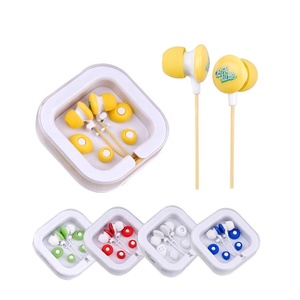 Bouchon en caoutchouc de mode 2D Père Noël écouteur être un cadeau - Product Image 1