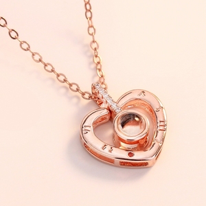 Collana Personalizzata Onemango per Donna con Proiezione 'Ti Amo' in 100 Lingue, Regalo per Fidanzata, Fidanzamento, Matrimonio, Festa, Ortodossa - Product Image 2