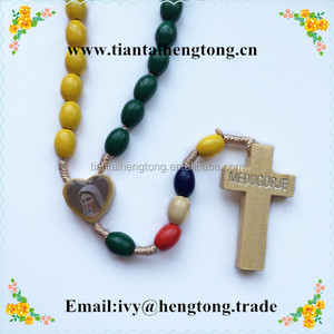 Commercio all'ingrosso arcobaleno dei colori di legno della collana del rosario, perline di legno colorate religioso collana del rosario con croce di legno - Product Image 5