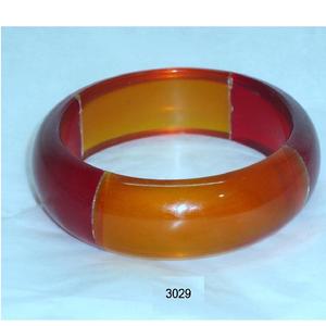 Brazaletes de resina hechos a mano Color satinado liso en algodón puro Paquete de regalo de diseñador para niñas y mujeres - Product Image 1