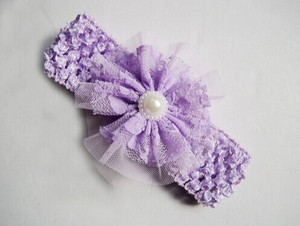 عصابة رأس مزينة بالورود من التول والدانتيل مزينة باللؤلؤ - Product Image 3