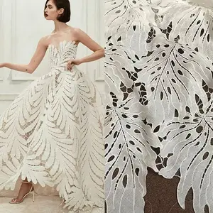 고품질 우아한 openwork 흰색 레이스 패브릭 프랑스 레이스 자수 이브닝 드레스