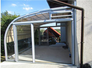 Parasol curvo con marco de aluminio y jardín de invierno - Product Image 2