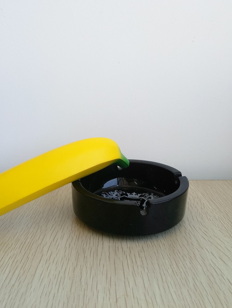 Haonai 10.5cm black glass ashtray with brand glass ashtray with custom logo