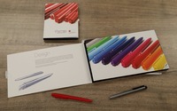 Stylo à bille Pigra Triangle Logo P02 1,0 mm en plastique, encre multicolore noire/bleue, cadeau promotionnel pour entreprise et hôtel