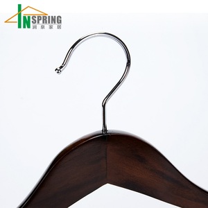 Inspring legno scuro di lusso ampia spalla tuta in legno appendiabiti personalizzato appendiabiti per panni - Product Image 3