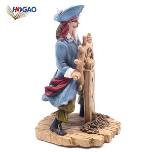 Ornamento per Acquario in Resina, Decorazioni <span class=keywords><strong>Pirata</strong></span> <span class=keywords><strong>Capitano</strong></span> in Resina, Vendita all'Ingrosso OEM, Paesaggio Artigianale in Resina <span class=keywords><strong>Capitano</strong></span> con Timone - Product Image 2