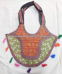 Bolsos bordados de retales de tela hechos a mano - Product Image 1