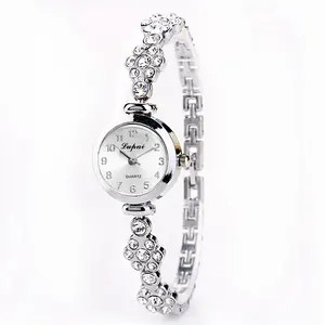 सरल चांदी महिला घड़ियाँ सुरुचिपूर्ण छोटे कंगन महिला घड़ी फैशन ब्रांड रोमन डायल रेट्रो देवियों wristwatches उपहार