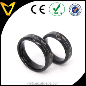 แหวนแฟชั่น เครื่องประดับวีลิงค์ แหวนแต่งงานไทเทเนียมคลาสสิก สำหรับคู่รัก ขายส่ง ชุดแหวนชุบดำ ลายคาร์ดิโอกราฟ - Product Image 3