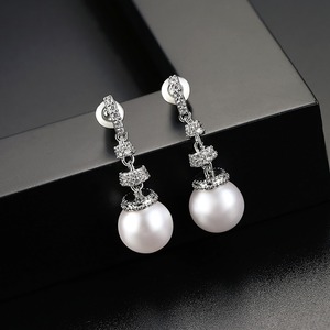 LUOTEEMI - Pendientes <span class=keywords><strong>de</strong></span> Novia con Perlas Redondas Blancas Simuladas y Circonitas Cúbicas, Estilo Étnico Vintage, Tono Plateado, para Mujer - Product Image 4