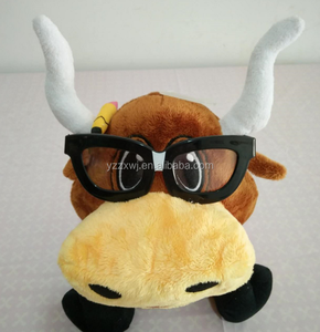 Miễn phí mẫu sang trọng ngồi Bull Thú nhồi bông dễ thương Bull Thú nhồi bông với kính tùy chỉnh động vật sang trọng Bull - Product Image 4