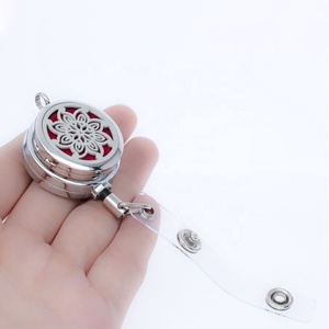 30mm diffusore medaglione ciondolo retrattile Badge Reel <span class=keywords><strong>infermiera</strong></span> ID nome porta Badge Clip studente <span class=keywords><strong>infermiera</strong></span> porta Badge <span class=keywords><strong>regalo</strong></span> - Product Image 5