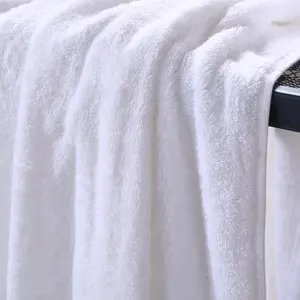 หรูหราธรรมดาสีขาวอียิปต์ผ้าฝ้าย500gsm 600gsm ใบหน้ามือโรงแรมชุดผ้าขนหนูอาบน้ำ