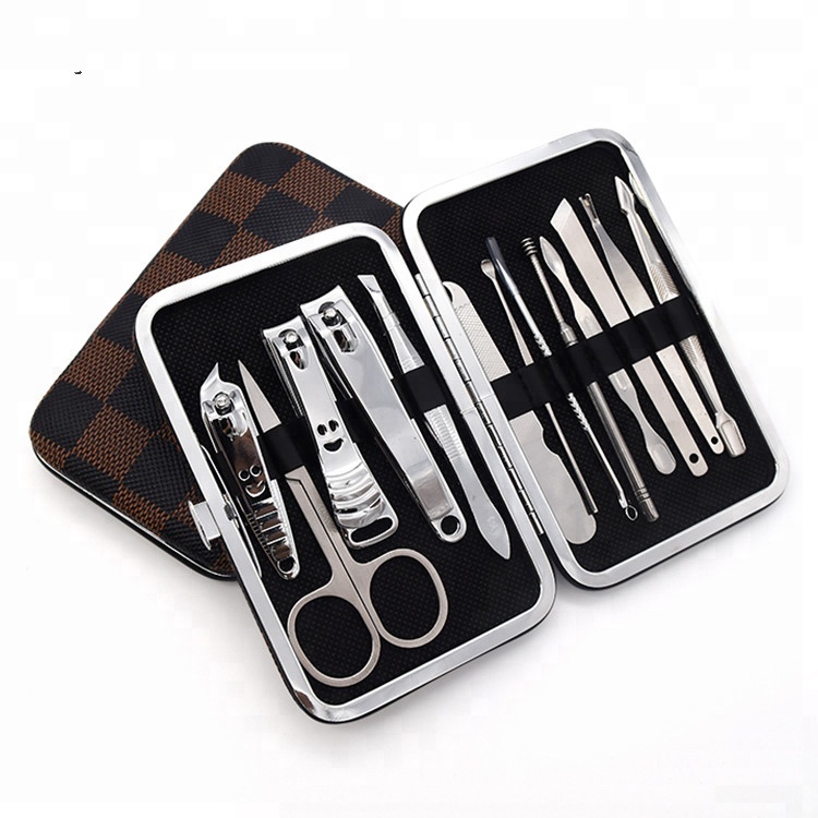 Профессиональный набор инструментов для маникюра и педикюра