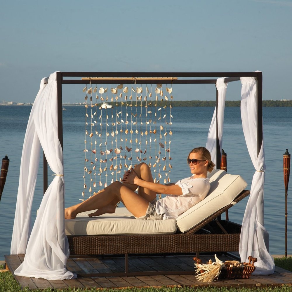 Queen Size Canopy Bed outdoor wicker comfortable day bed with curtain