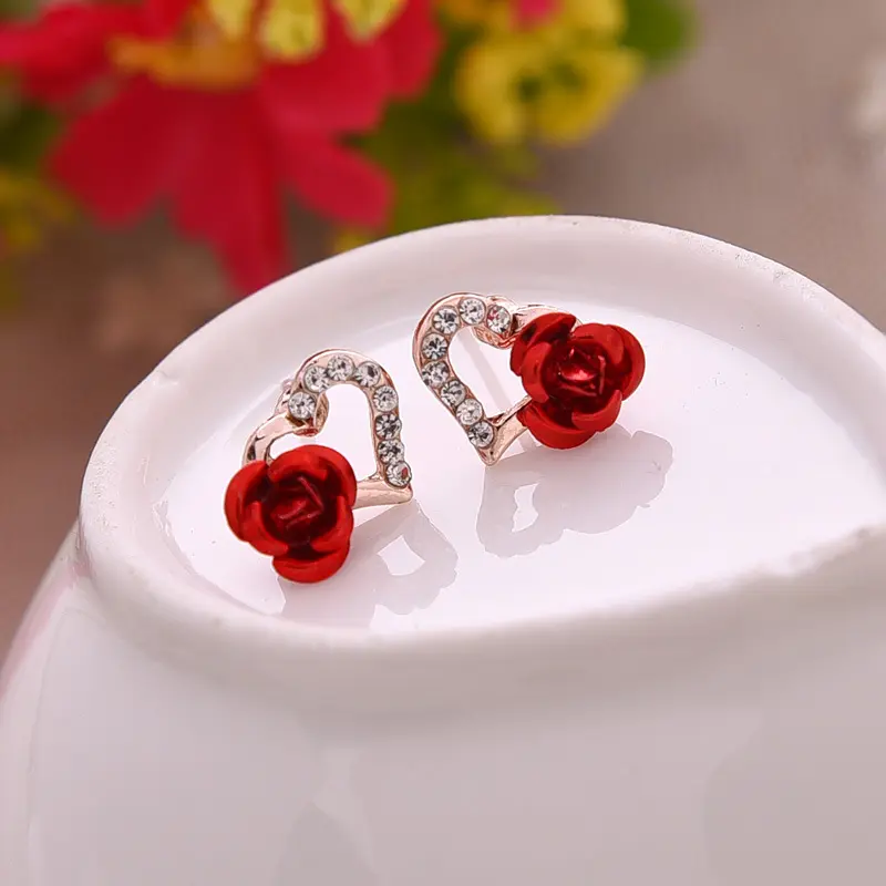 Yiwu fashional थोक फैक्टरी बेचता दिल के आकार का गुलाब कान की बाली