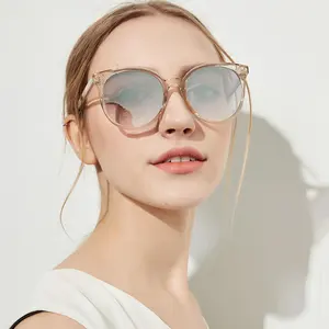 Vente en gros de lunettes de soleil populaires de haute qualité à la mode en matériau PC avec logo personnalisé, lunettes de soleil pour hommes et femmes