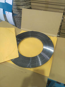 Lame de <span class=keywords><strong>scie</strong></span> à ruban de qualité supérieure, 10 mm de largeur, de qualité industrielle, soudée à haute fréquence, OEM personnalisable, à pointe trempée pour le travail du bois - Product Image 4