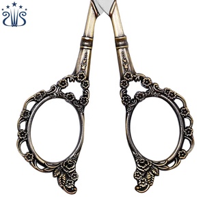 Kéo Mận Cổ Điển Tinh Tế & Kéo Thêu Và Làm Móng Tay - Product Image 6