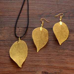 Boucles d'oreilles pendantes longues avec <span class=keywords><strong>pendentif</strong></span> feuille Chanfar Charm - Product Image 6