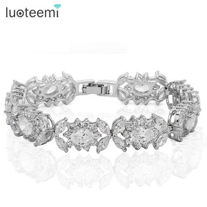 Bracelet de luxe pour femme LUOTEEMI, plaqué rhodium, design fleur de reine, serti de zircon cubique étincelant, bijoux de mariage tendance - Product Image 1