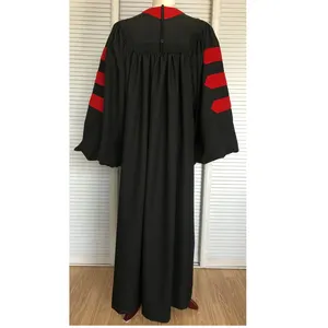 Atacado acadêmico graduação vestido de doutorado