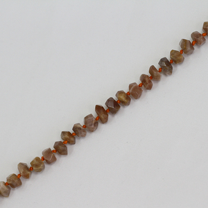 <span class=keywords><strong>Pietra</strong></span> solare <span class=keywords><strong>arancione</strong></span> e <span class=keywords><strong>pietra</strong></span> di luna trucioli di perline pietre preziose naturali per la creazione di gioielli a forma libera perline sciolte 33 pezzi all'ingrosso - Product Image 2