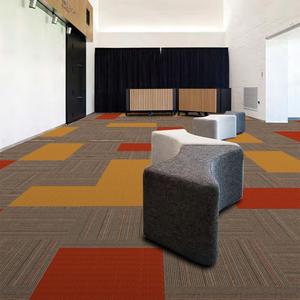 Dalles de moquette de bureau amovibles et emboîtables de style moderne 50x50 cm, usage domestique et commercial, 5 mm d'épaisseur, résistantes aux taches, en bitume PP - Product Image 3