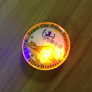 Venta caliente Mini led intermitente insignia para <span class=keywords><strong>los</strong></span> regalos del partido - Product Image 1